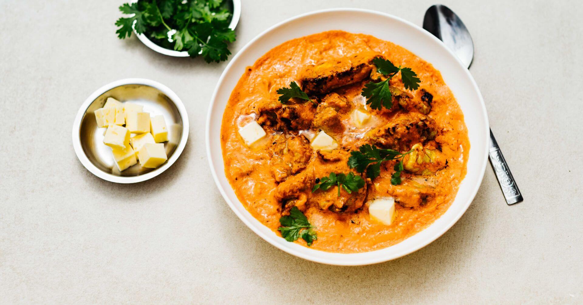 Original Butter Chicken - Murgh Makhani: Butter Chicken – ein Klassiker aus indischen Restaurants, den du jetzt ganz einfach zu Hause zaubern kannst. Dieses Rezept verwendet Tandoori-Hähnchen, das traditionell in einem Tandoor, einem speziellen...