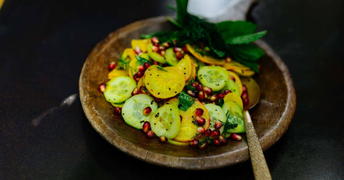 Daikon, Gurken und Granatapfel Salat