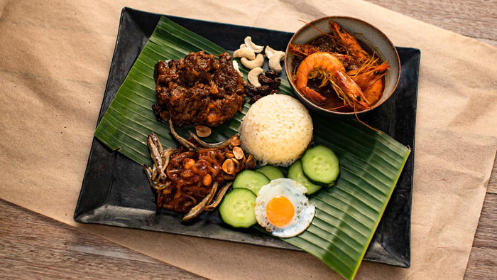 Nasia Lemak - Kokosreis mit Curries und scharfem Sambal aus Malaysia