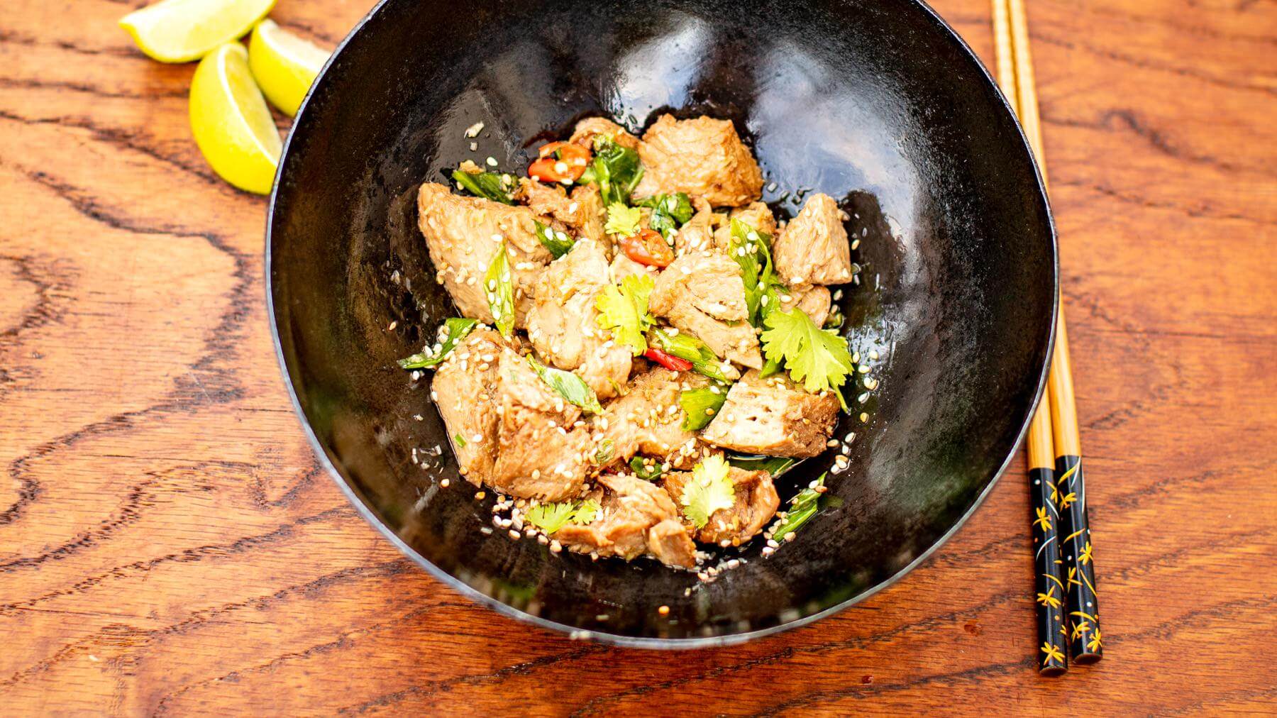 Veganes "Hähnchen" mit Zitronengras aus dem Wok