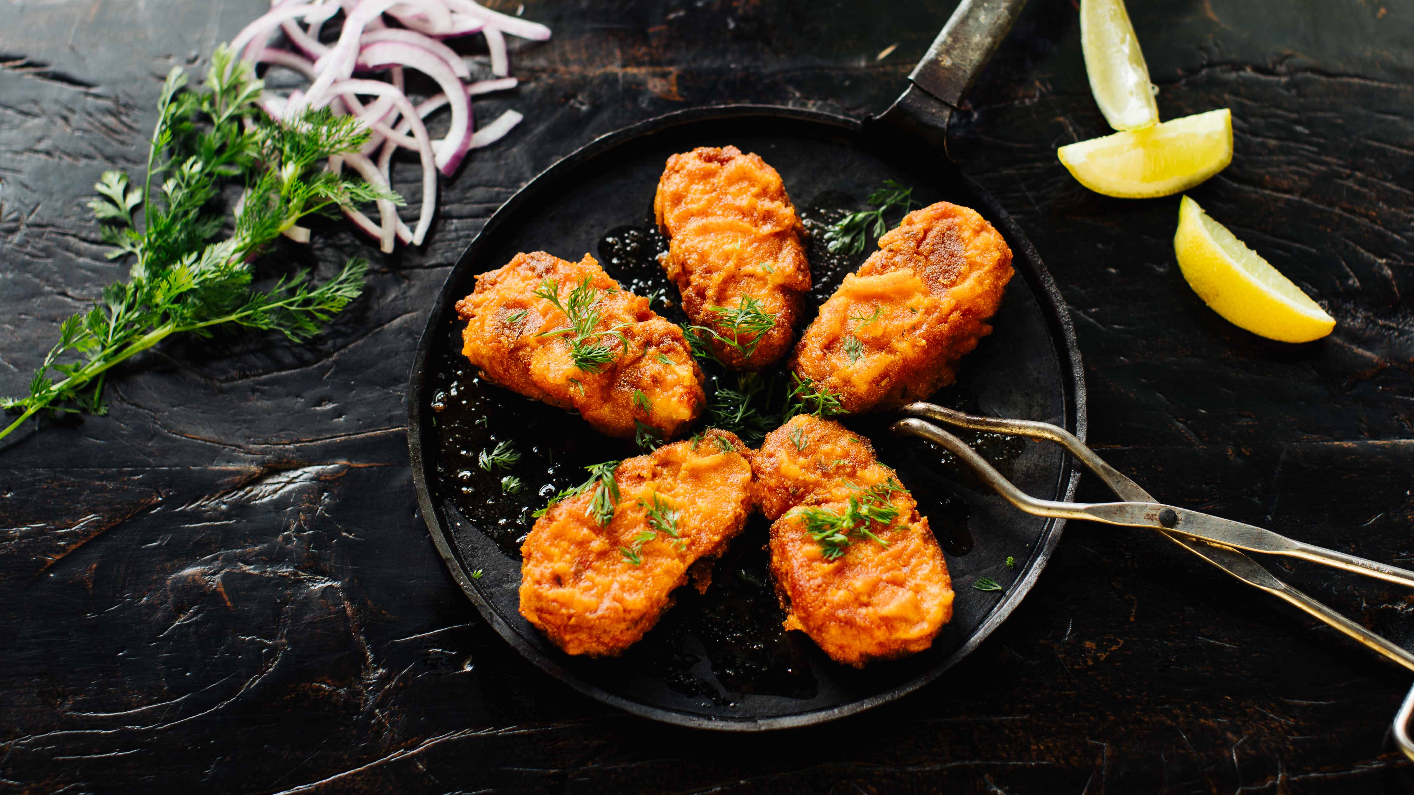 Frittierter Chili-Fisch in Semolina – Konkani-Style