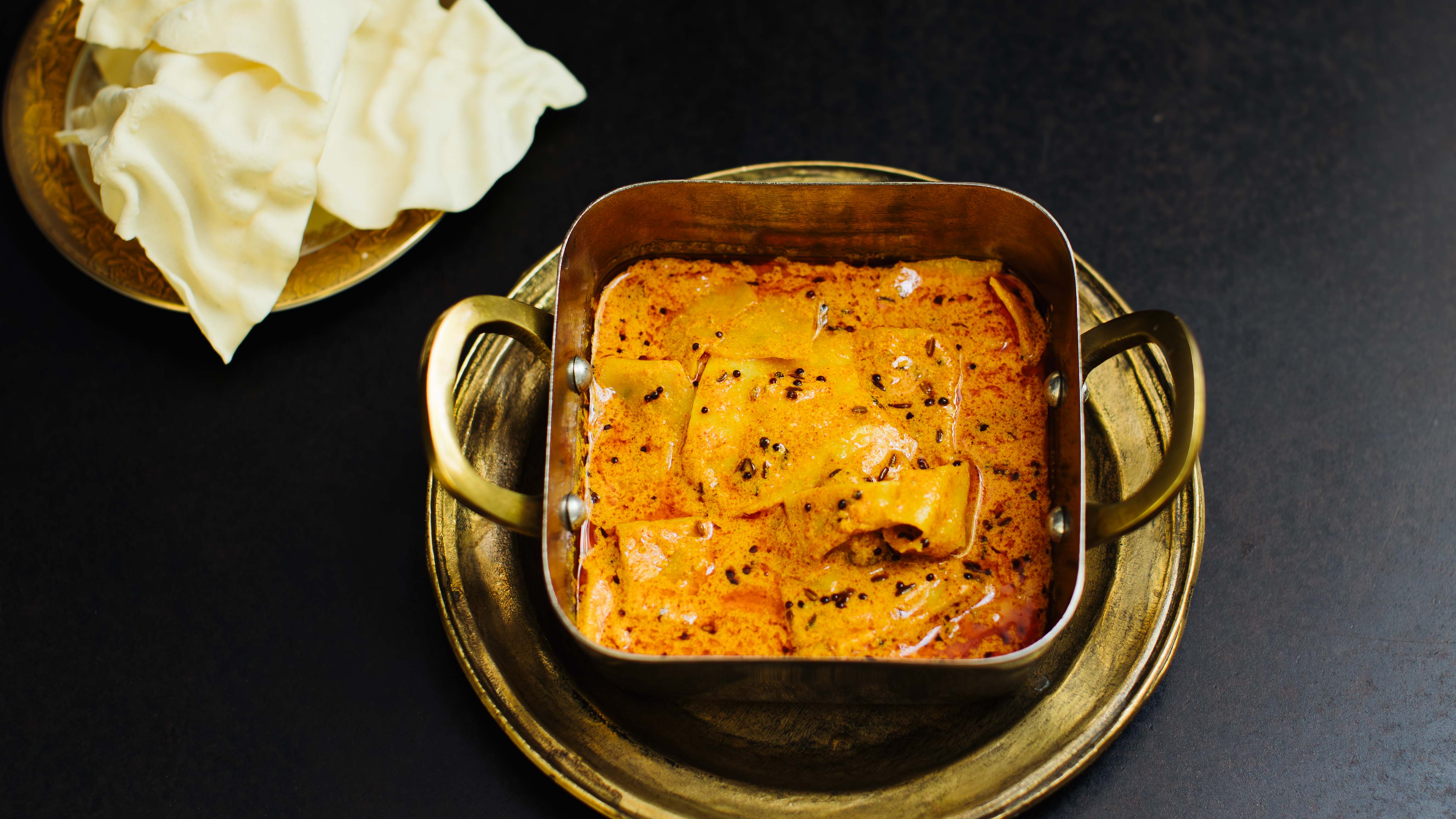 Curry mit Pappadams aus Rajasthan - Papad Ki Sabzi