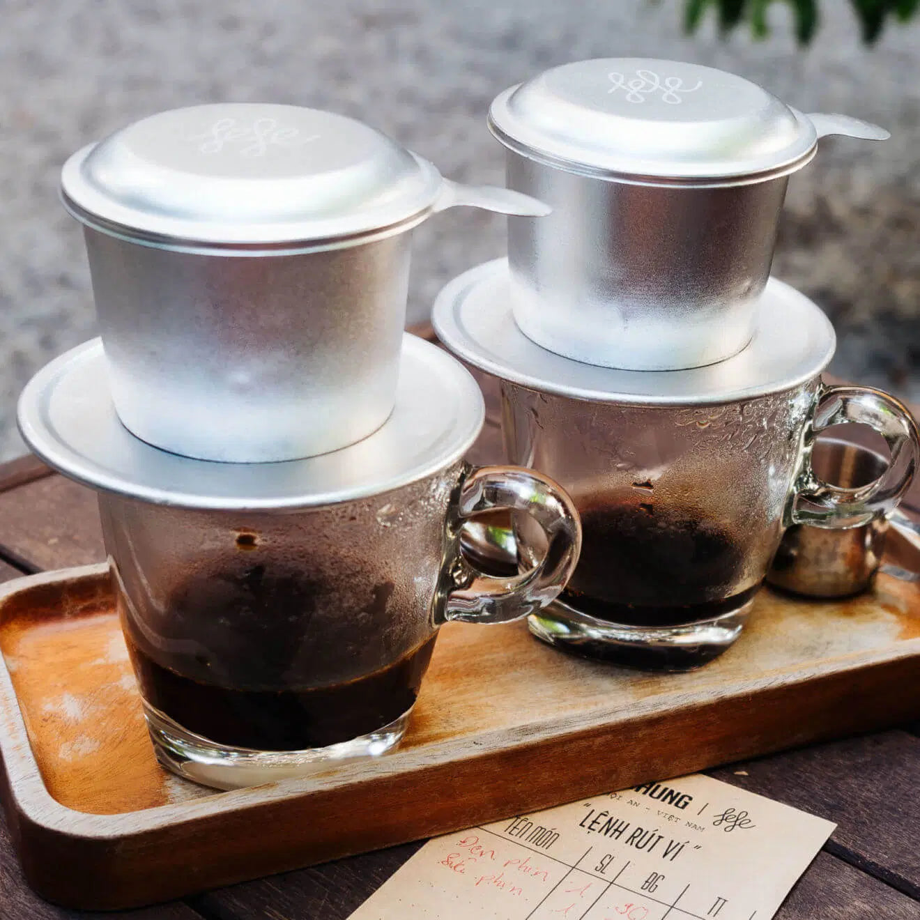 Vietnam Kaffee Box mit Gläsern