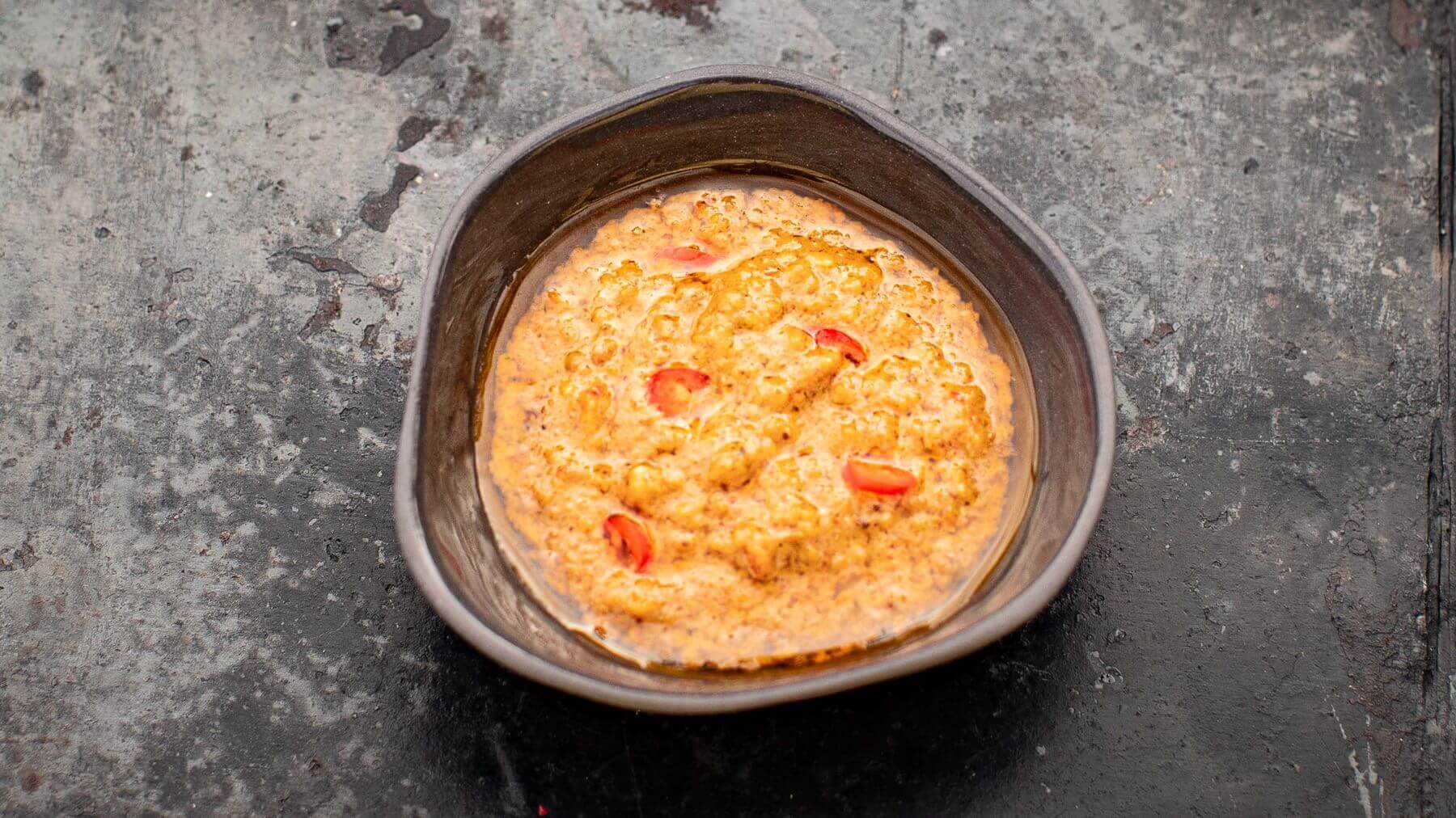 Kokos-Sesam Dip für vietnamesische Sommerrollen: Der perfekte Dip für vietnamesische Sommerrollen. Nach unserem Rezept selbst zubereitet, schmeckt es viel besser als jede Sauce aus dem Supermarkt.