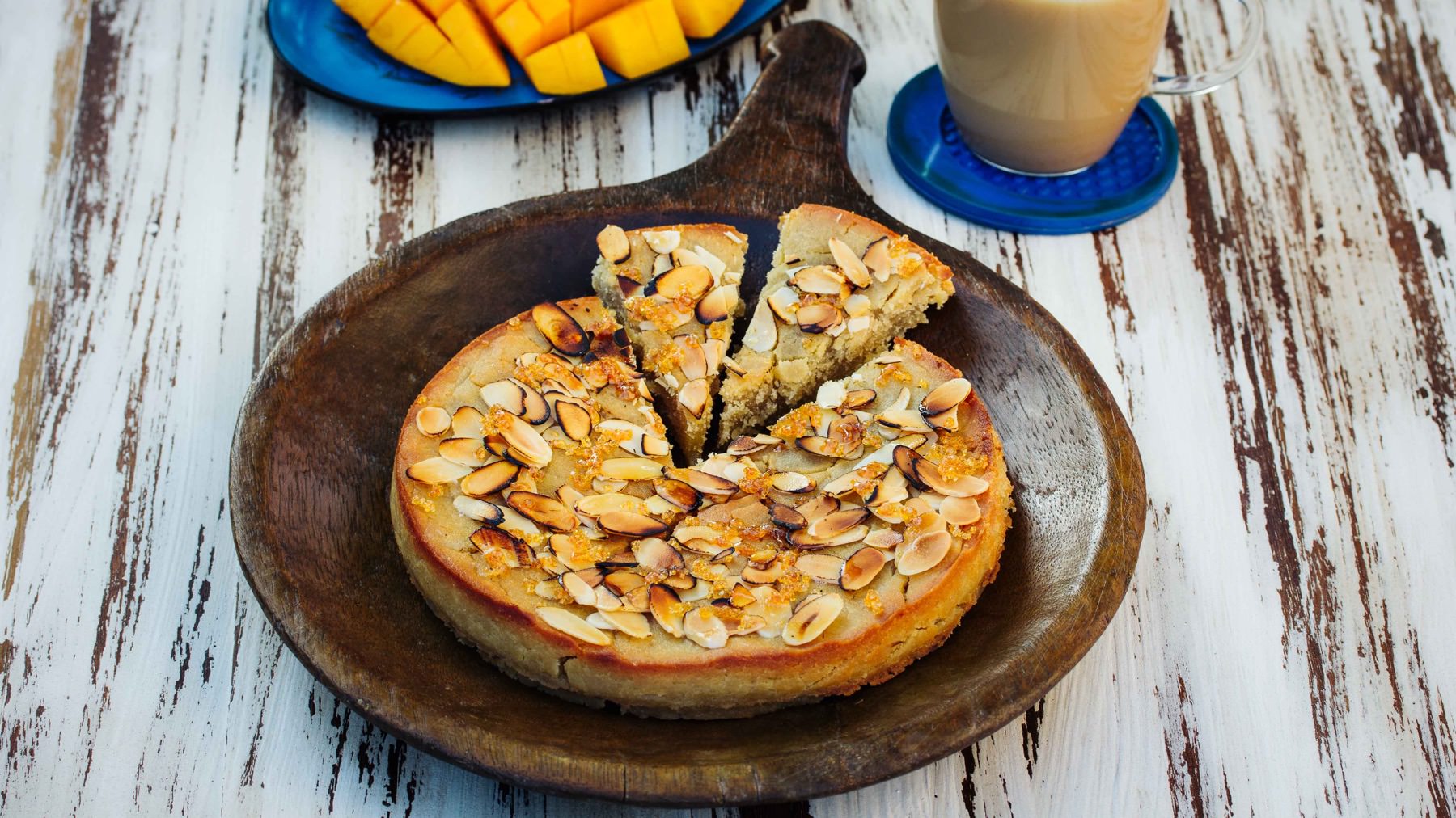 Burmesischer Kuchen aus Weizengriess - Shwe Gyi Mont: Dieser burmesische Kuchen ist eigentlich eine Variante der indischen Halva – ein süßes Grießkonfekt aus Semolina (Hartweizengrieß) mit weicher, puddingartiger Konsistenz. 🍮 Kein klassischer...