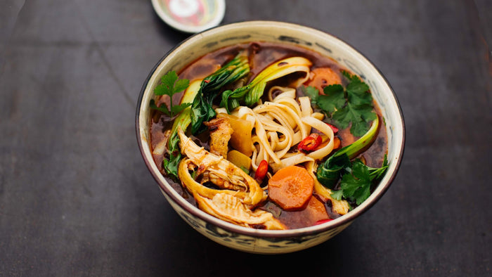 Chinesische Lanzhou Hühnersuppe mit Nudeln
