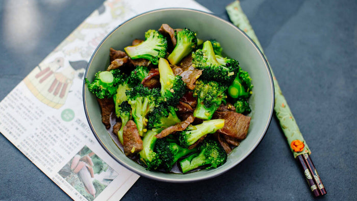 Rindfleisch aus dem Wok mit Austernsauce und Brokkoli