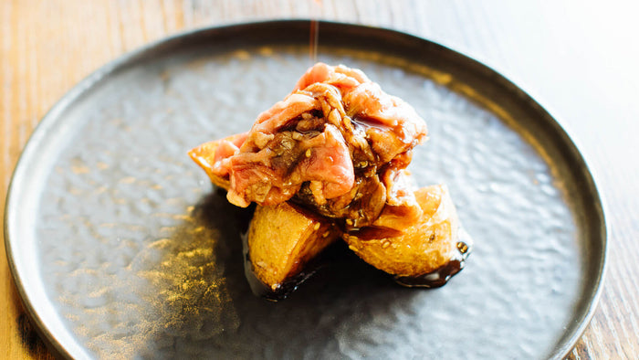 Nikujaga – Rindfleisch mit frittierten Kartoffeln