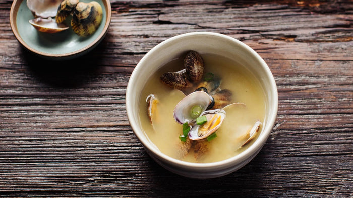 Miso-Suppe mit Venusmuscheln – Umami pur 🦪