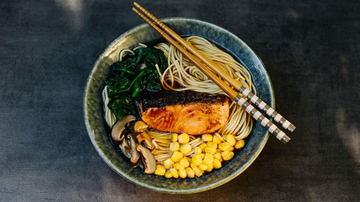Shio-Ramen mit Dashi und Teriyaki-Lachs