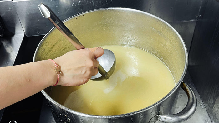 Tonkotsu – japanische Schweinebrühe