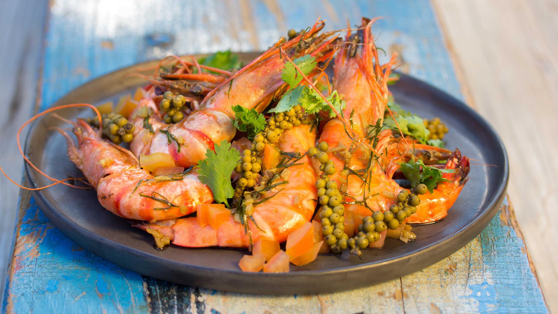 Garnelen mit grünem Pfeffer aus Kampot: Gebratene Garnelen mit grünem Kampot-Pfeffer – ein echter Küstenklassiker aus Kambodscha, den wir in einem kleinen Strandrestaurant entdeckt haben. Die Kombination aus zarten Garnelen und den frischen,...