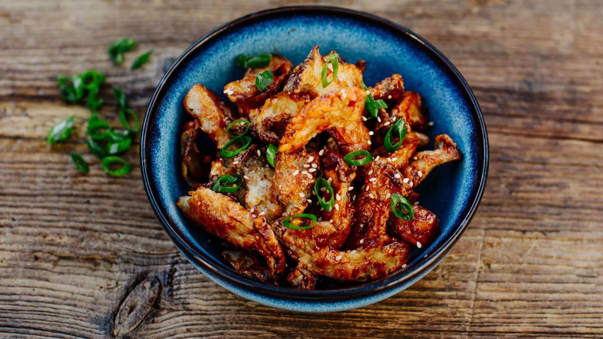 Beoseot Tangsu - Süße knusprige Pilze: Pilz-Gangjeong sind knusprig, würzig, süß-scharf – und absolut unwiderstehlich! Inspiriert vom traditionellen koreanischen Konfekt, werden hier Pilze frittiert, bis sie dank Kartoffelstärke eine zarte Kruste...