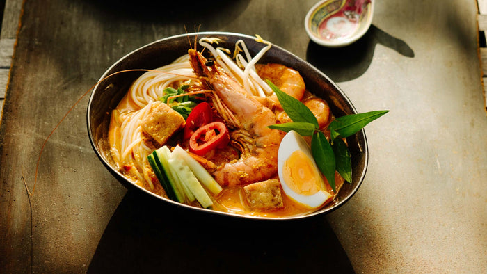 Laksa – Würzige Nudelsuppe aus Malaysia & Singapur 🍜