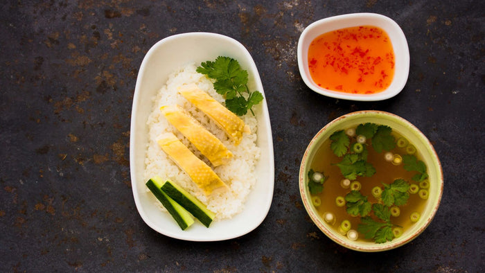 Khao Man Gai - Saftiges Hähnchen mit aromatischem Reis
