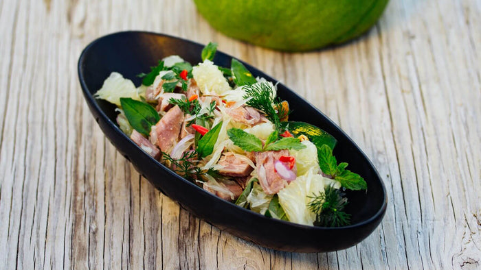 Vietnamesischer Pomelo-Salat mit gegrilltem Tunfisch