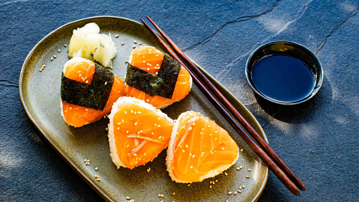 Oshizushi mit Lachs – gepresstes Sushi aus der Form